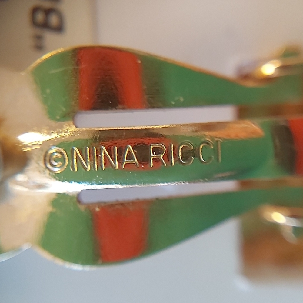 Nina Ricci Pearl Earrings - Picture 2 of 6